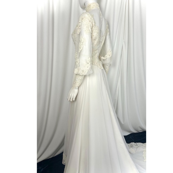 Vintage 1970’s 1980’s Ivory + Cream Lace Mock Neck Wedding Dress • Mesh • XS/S - Picture 9 of 10
